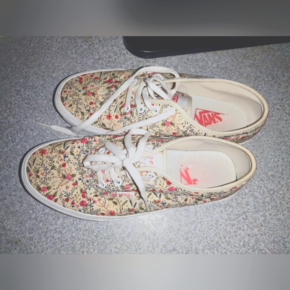 Vintage flower print vans. Only worn a few times size 8 1/2.